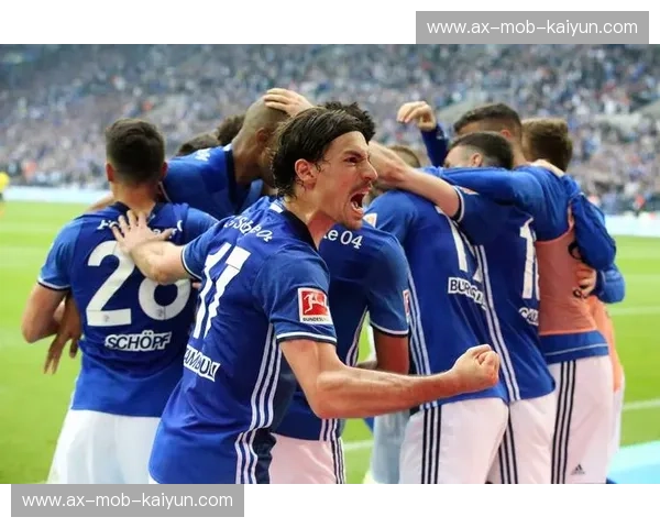 蓝白对决，柏林之光：沙尔克04与赫塔的荣耀与宿命